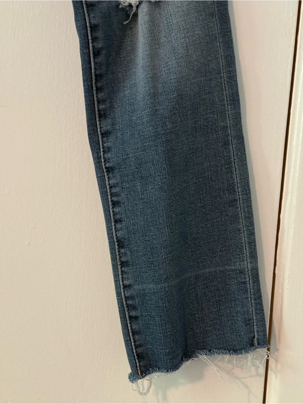 Aeropostale Classic Slim Distressed women’s  Jeans - size 28x30 - Picture 3 of 10